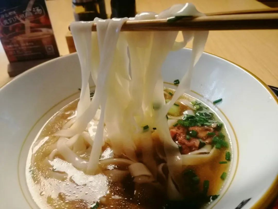 DƬ
